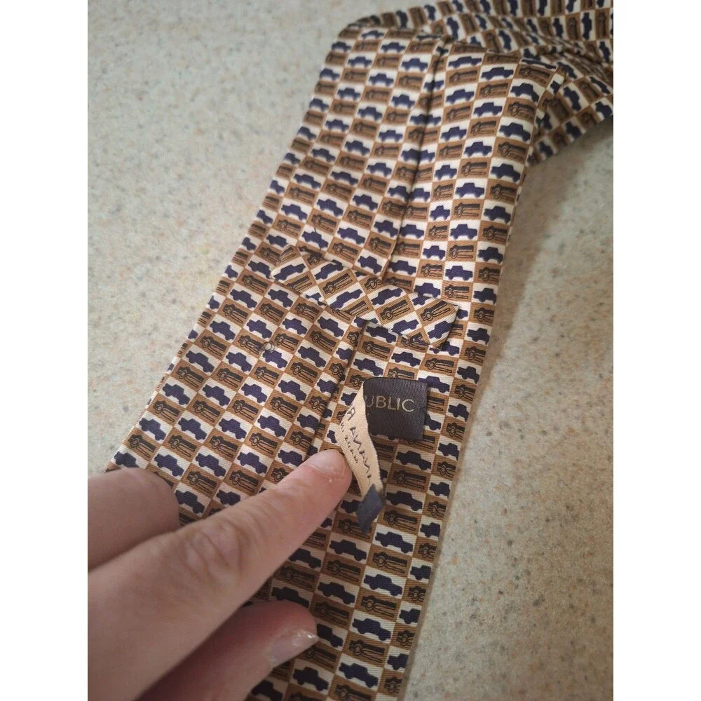 Banana Republic Silk Tie Limited Edition Car Print 100% Silk 57